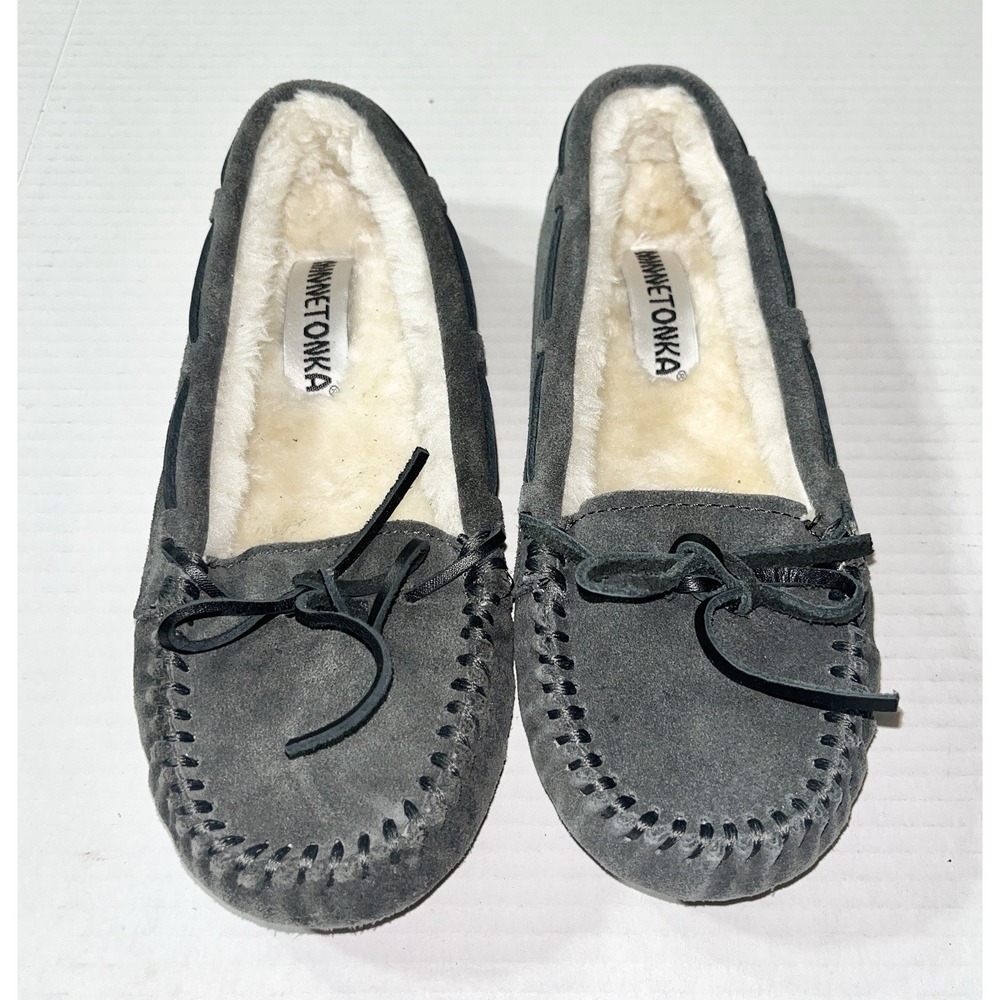 Minnetonka Cally Moccasin Slippers‎ Women's 6 Gray Shearling Suede Cozycore
